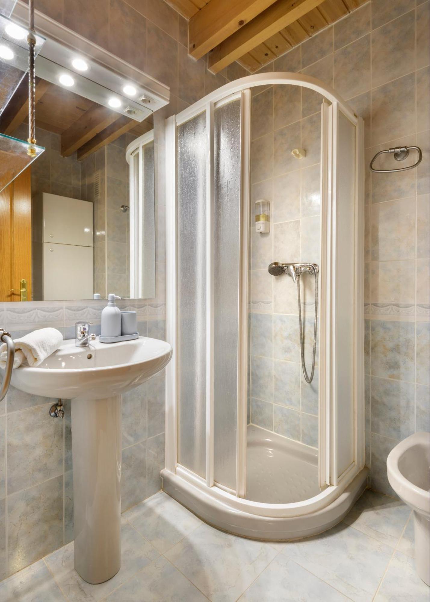 Atico Abuhardillado I Aire Acondicionado L Centrico L Garaje L Trastero I Wifi Daire Biescas  Dış mekan fotoğraf