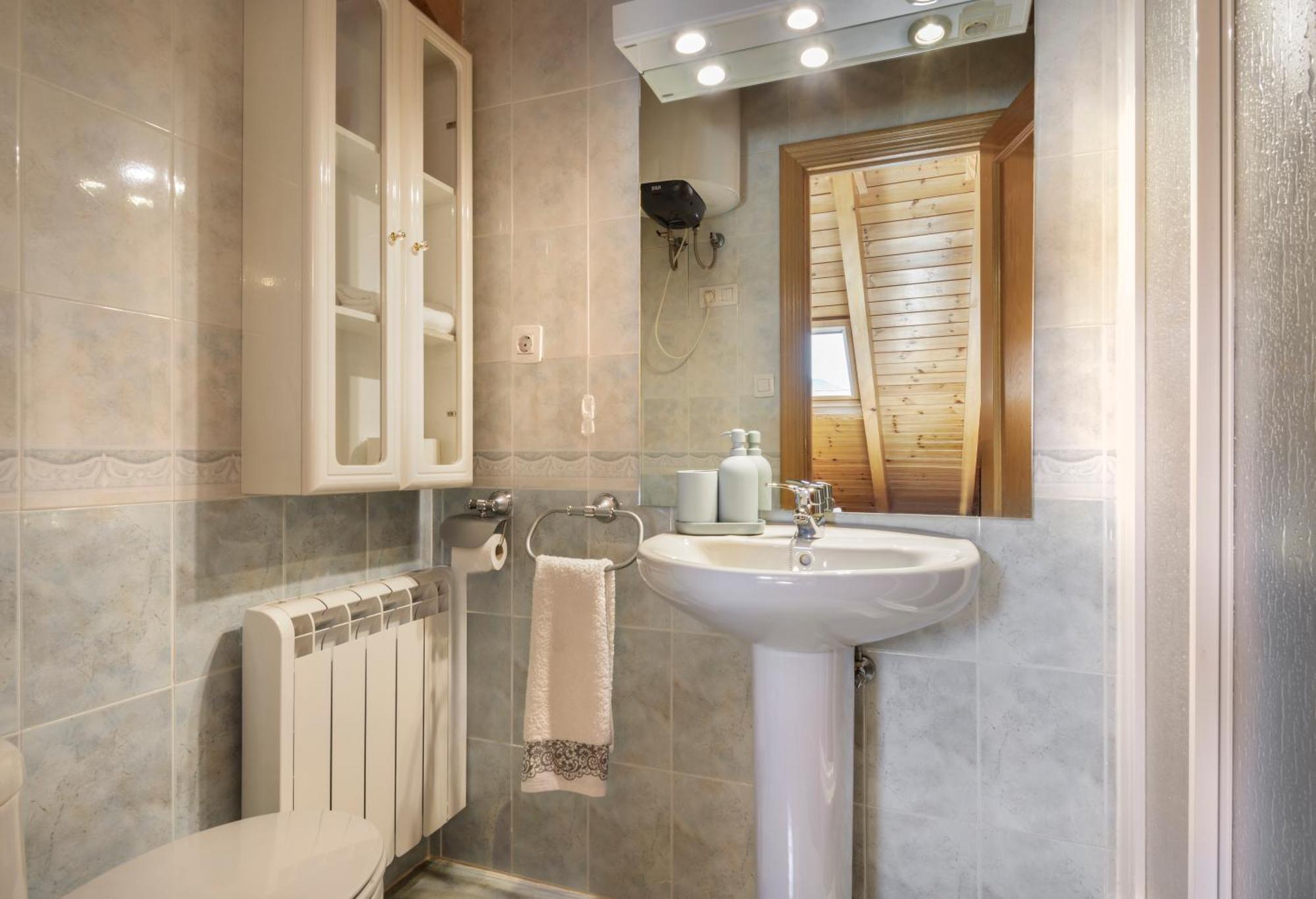 Atico Abuhardillado I Aire Acondicionado L Centrico L Garaje L Trastero I Wifi Daire Biescas  Dış mekan fotoğraf